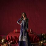 Afrozeh Divani The Silk Edit 2025 | Kaneez