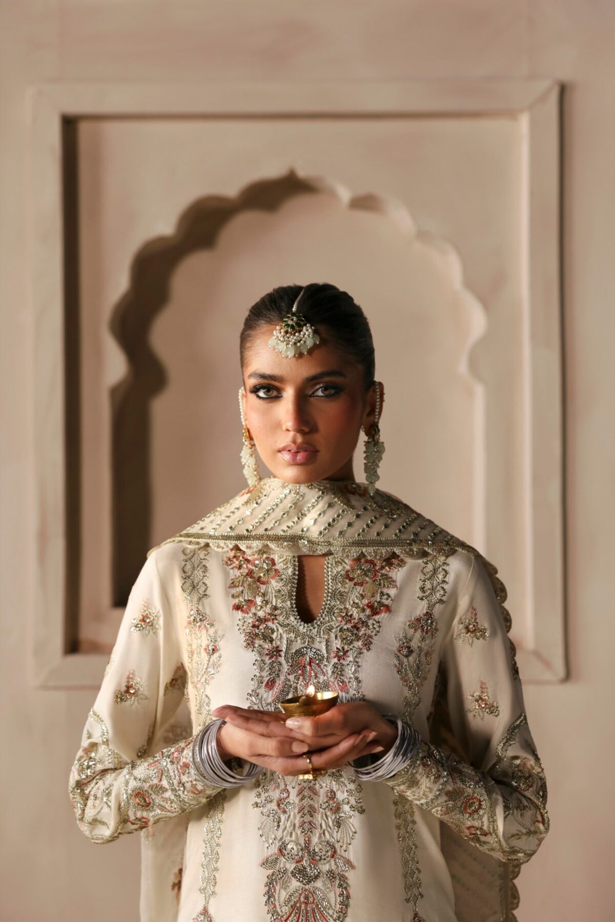 Afrozeh divani the silk edit 2025 | arjumand - image 3