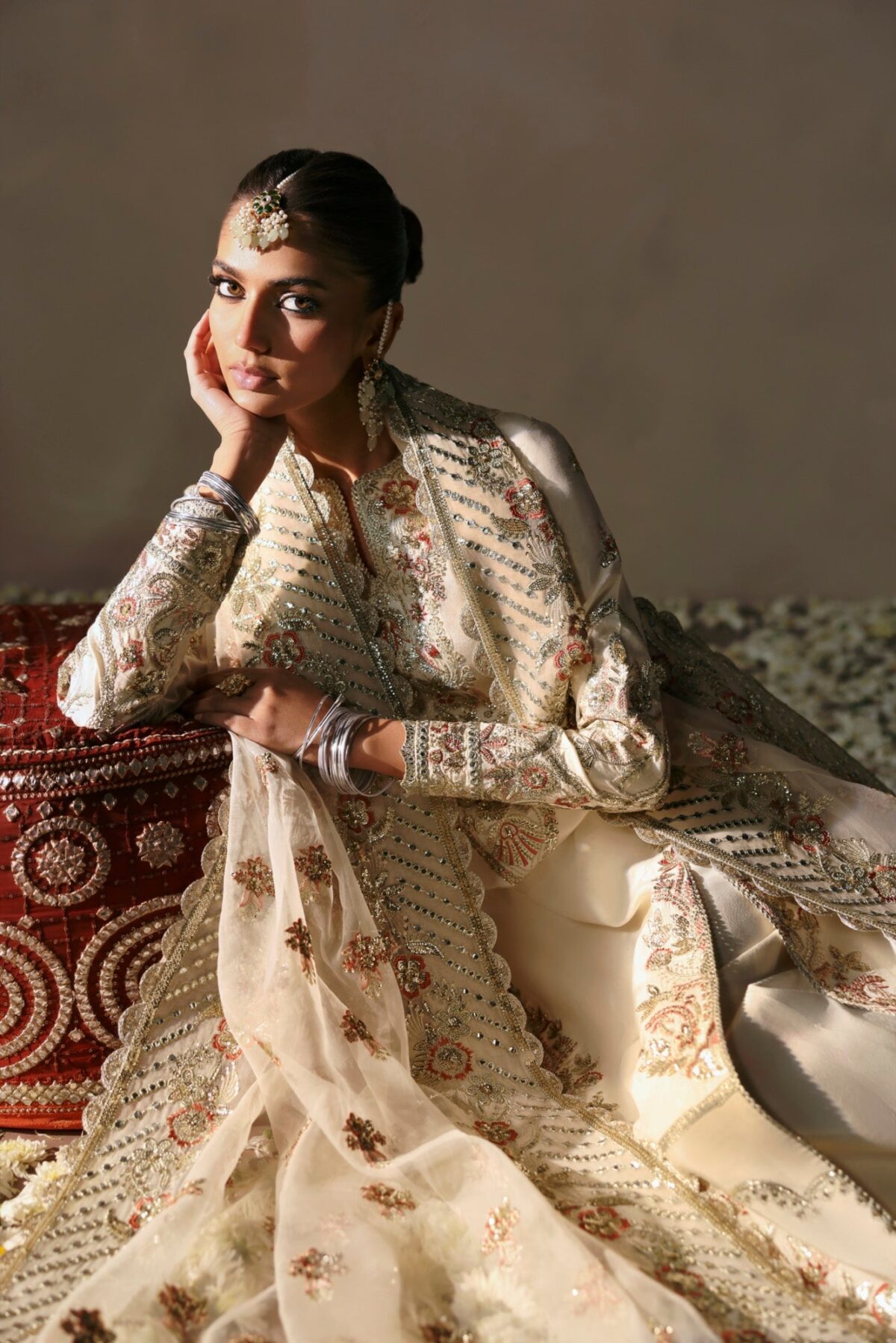 Afrozeh divani the silk edit 2025 | arjumand - image 4