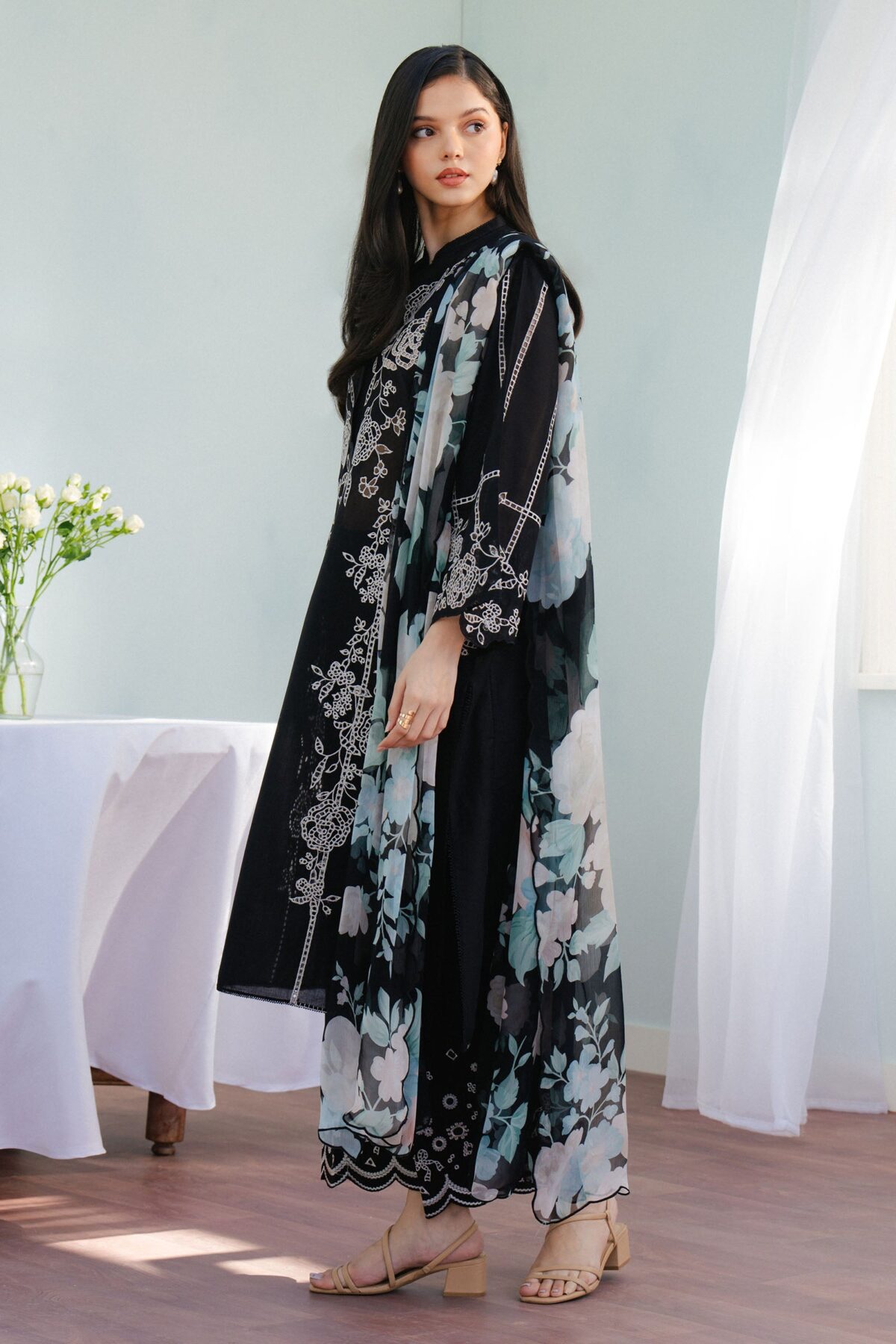 Coco lawn by zarashahjahan 2025 | eclat-7b - image 4