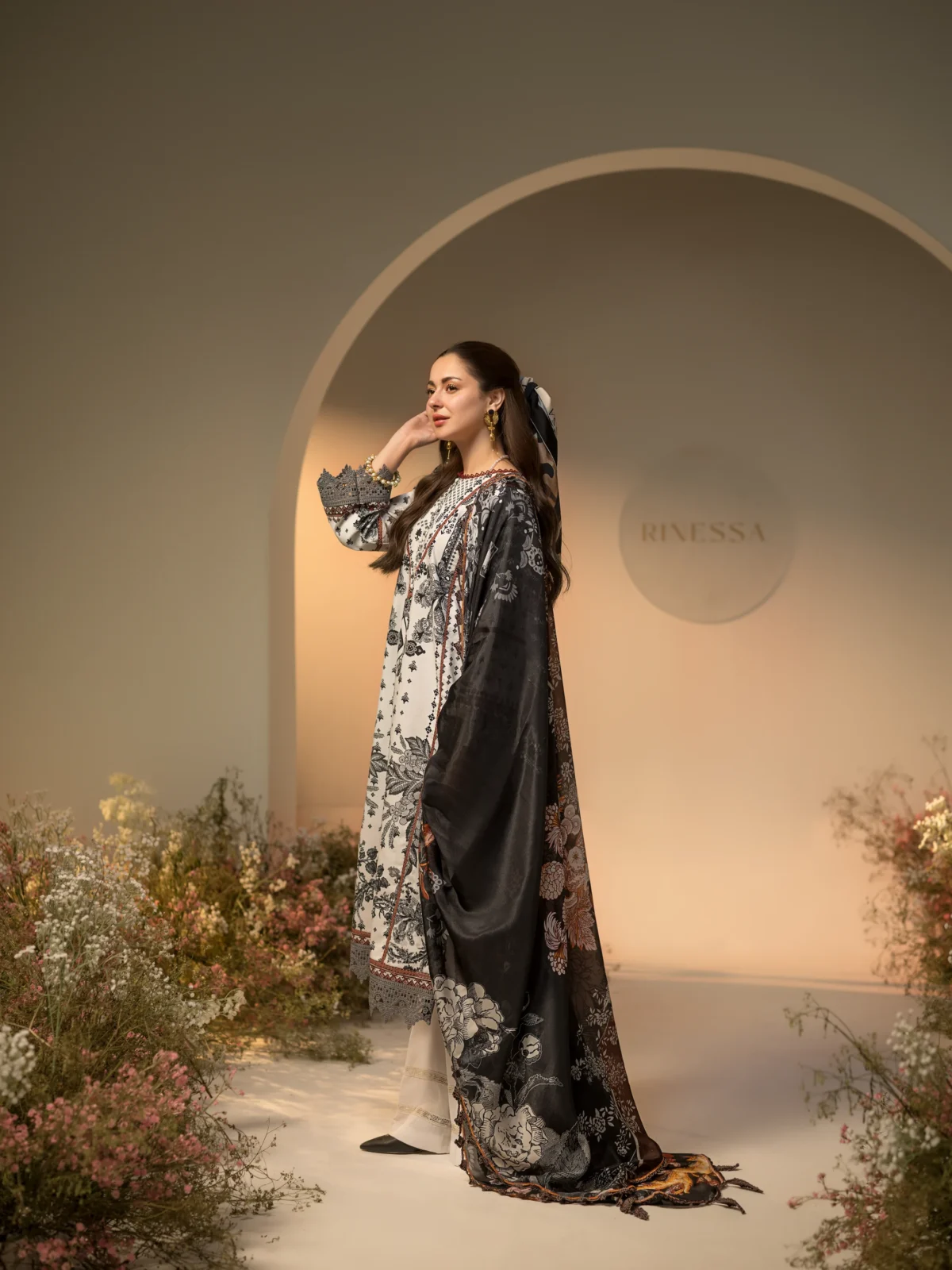 Rinessa elara studio lawn 2025 | noir et blanc - image 2