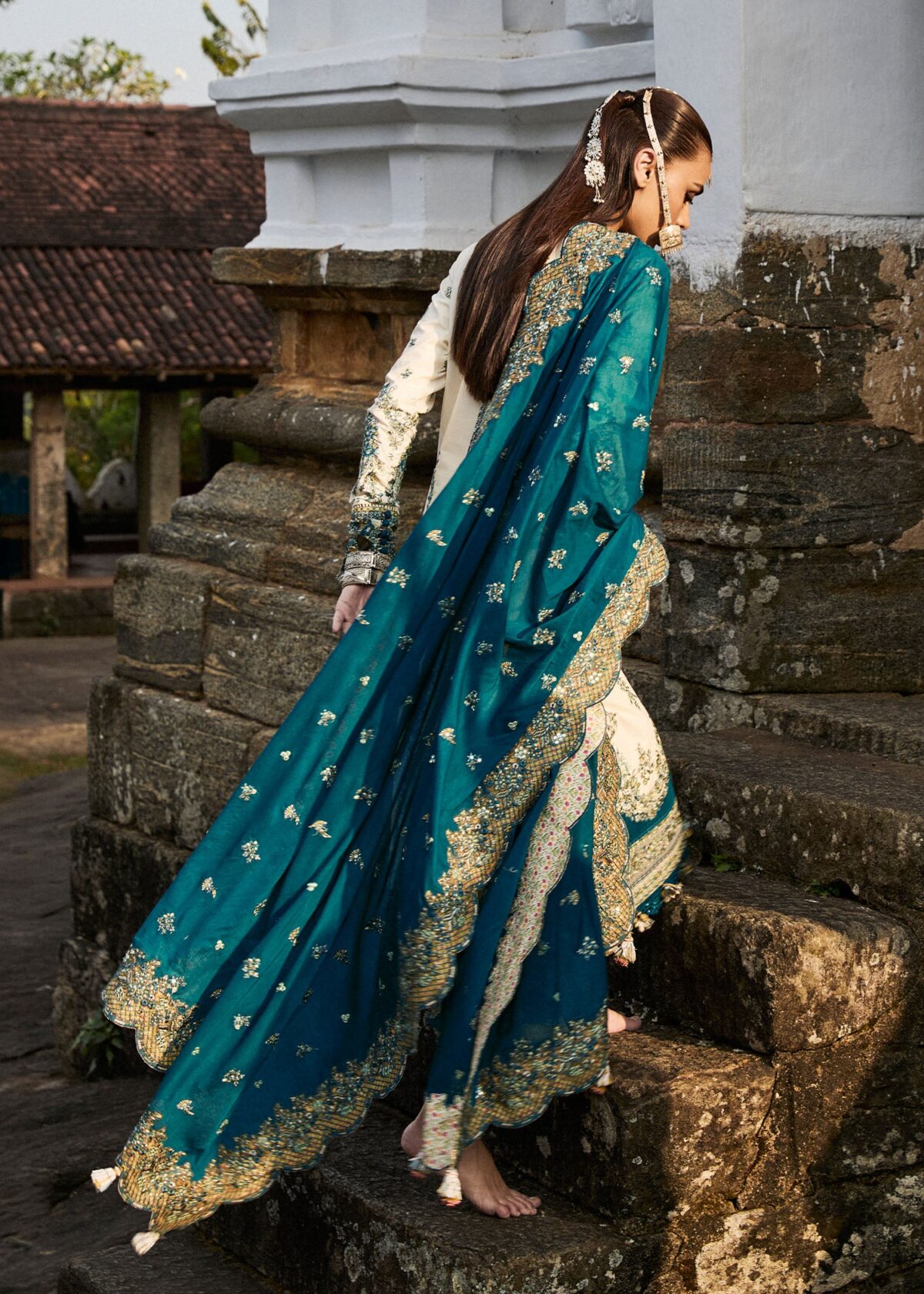 Hussain rehar luxury lawn 2025 | veil - image 3