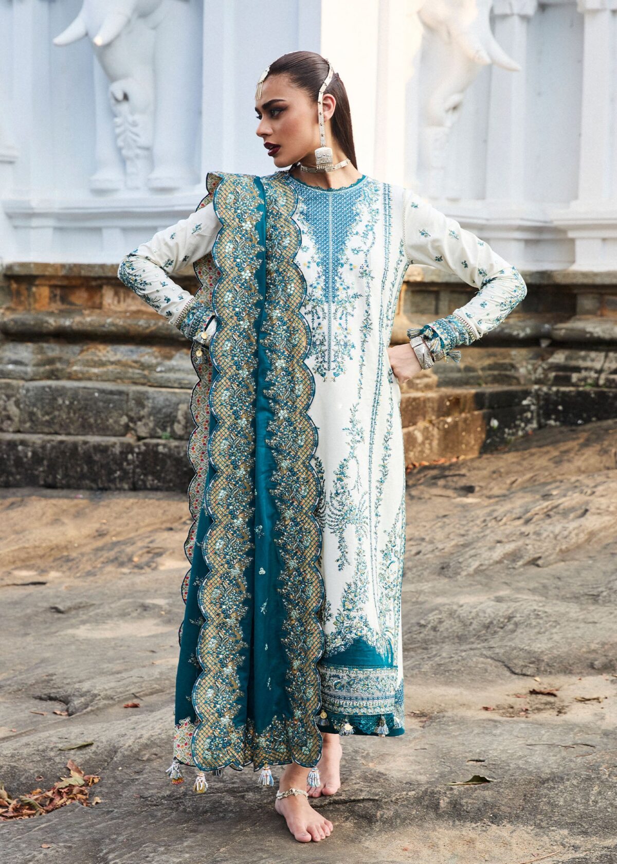 Hussain rehar luxury lawn 2025 | veil - image 2