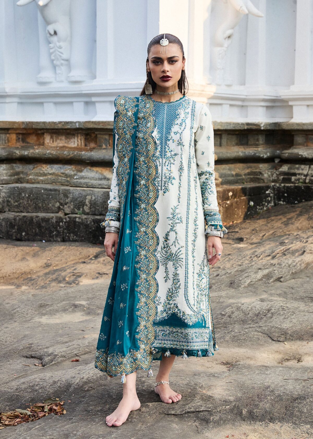 Hussain rehar luxury lawn 2025 | veil - image 1