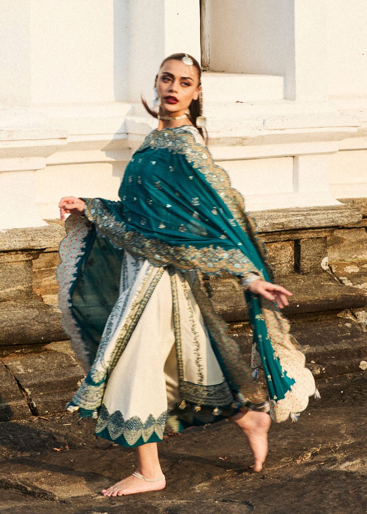 Hussain rehar luxury lawn 2025 | veil - image 7