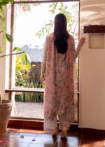 Myeesha Lamhay Luxury lawn | Kanwal - Image 4