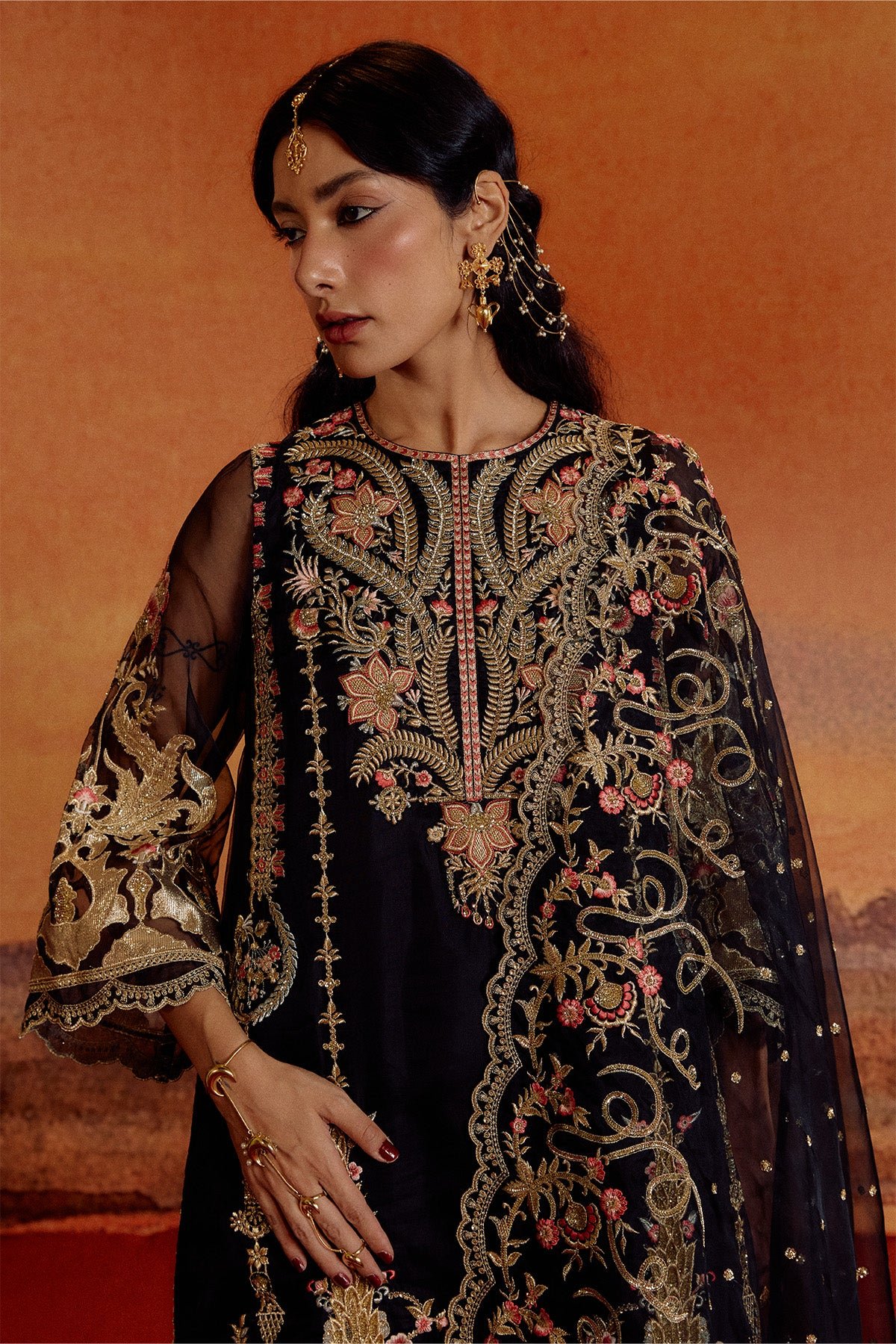 Saloni - Detail View