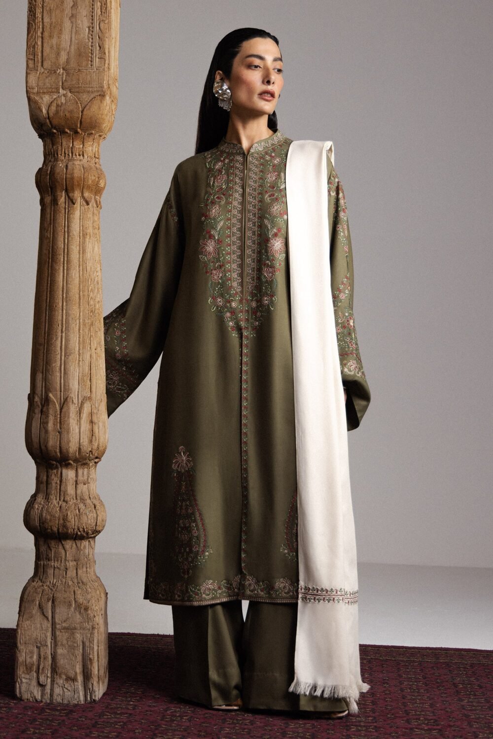 Zararshahjahan CHINAR-D2 ready to wear suit front view