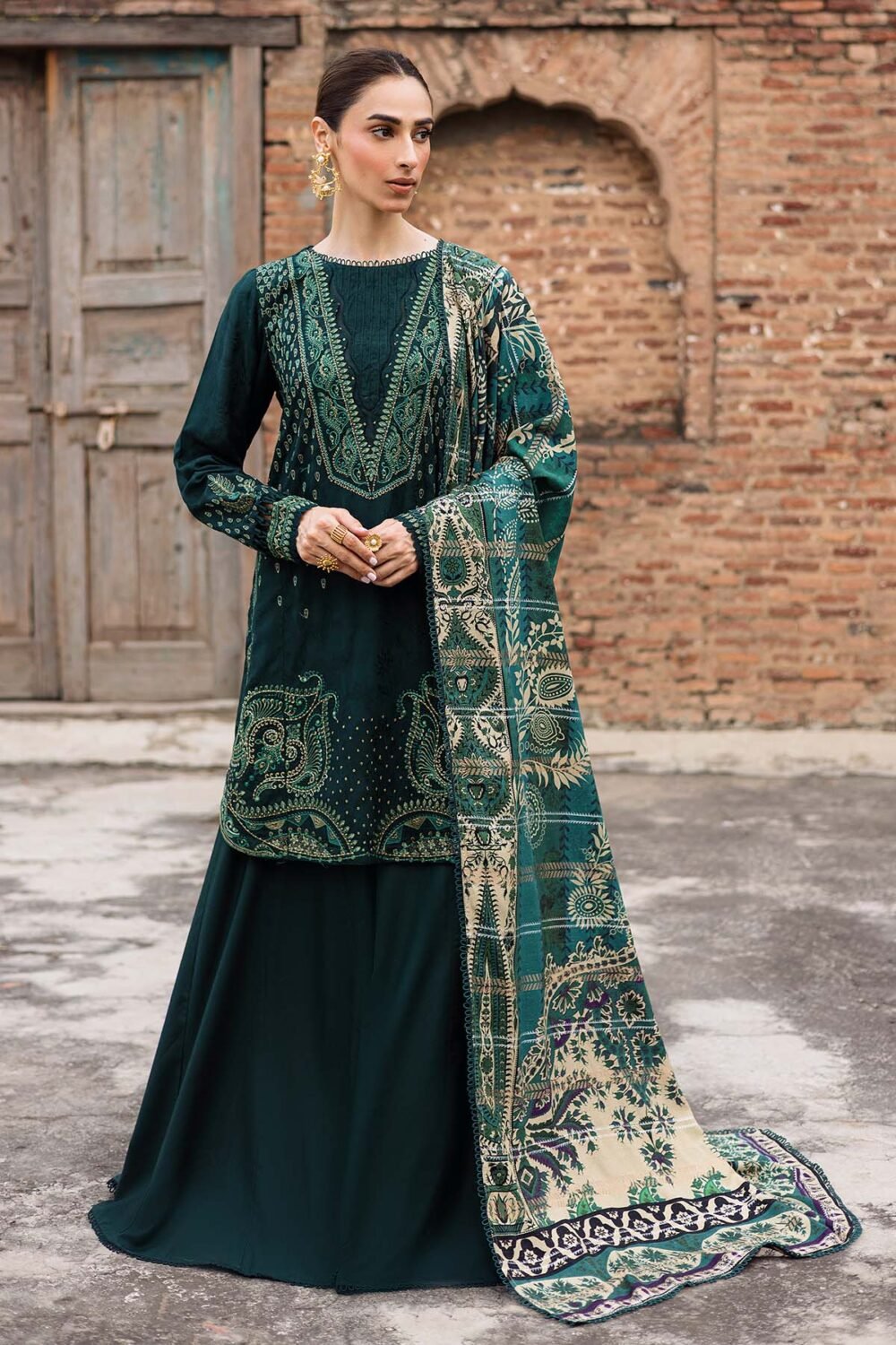 Express Shipping ⚡ NW-103 embroidered detail