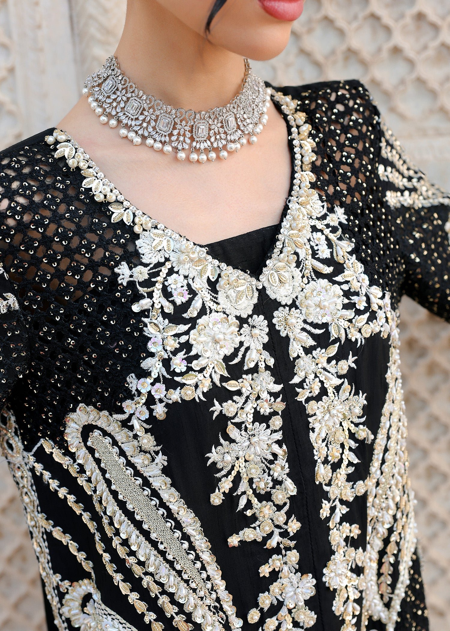 DELINA - Black - Fabric Detail