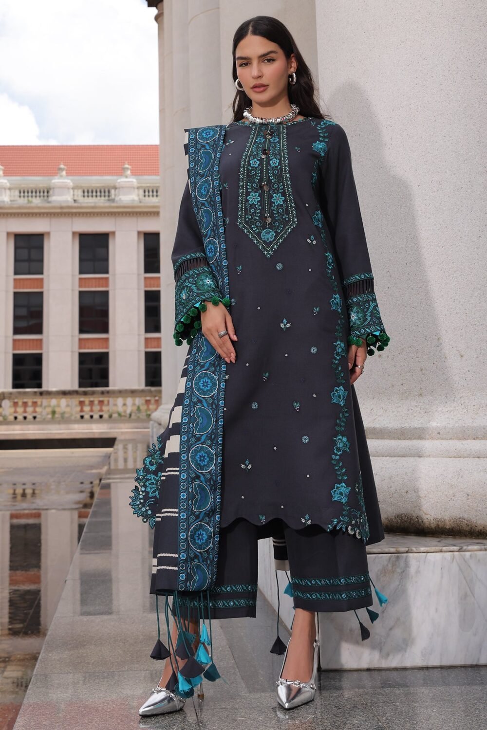 Charizma PSW6-19 ready to wear suit front view