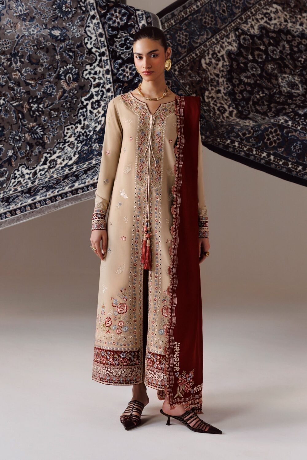 Qalamkar QLW-16 HAMNA ready to wear suit front view