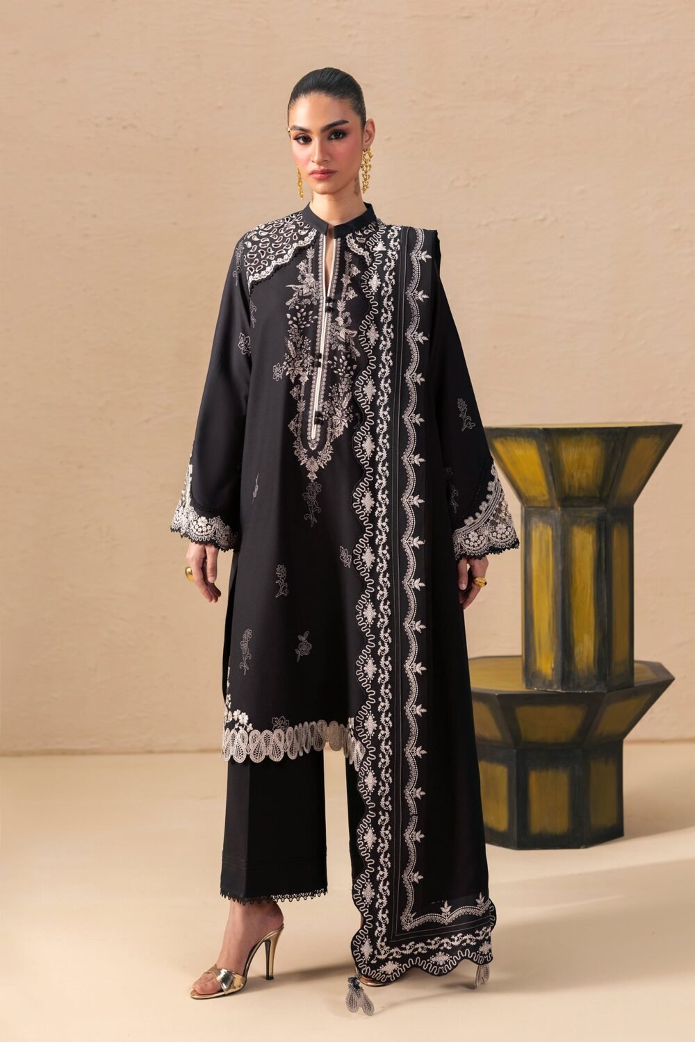 Qalamkar QPW-02 (A) Laiza ready to wear suit front view