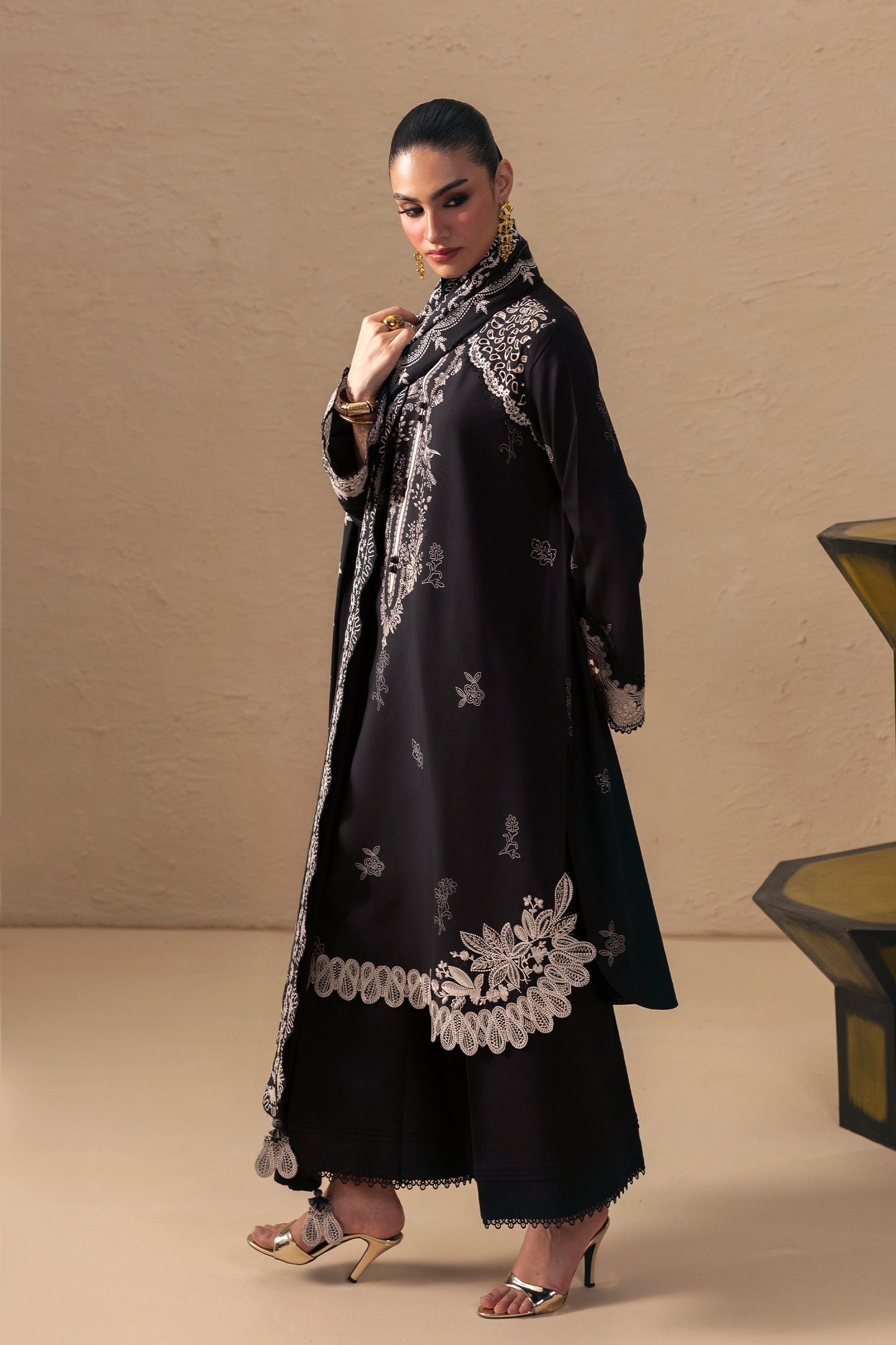 QPW-02 (A) Laiza - Fabric Detail