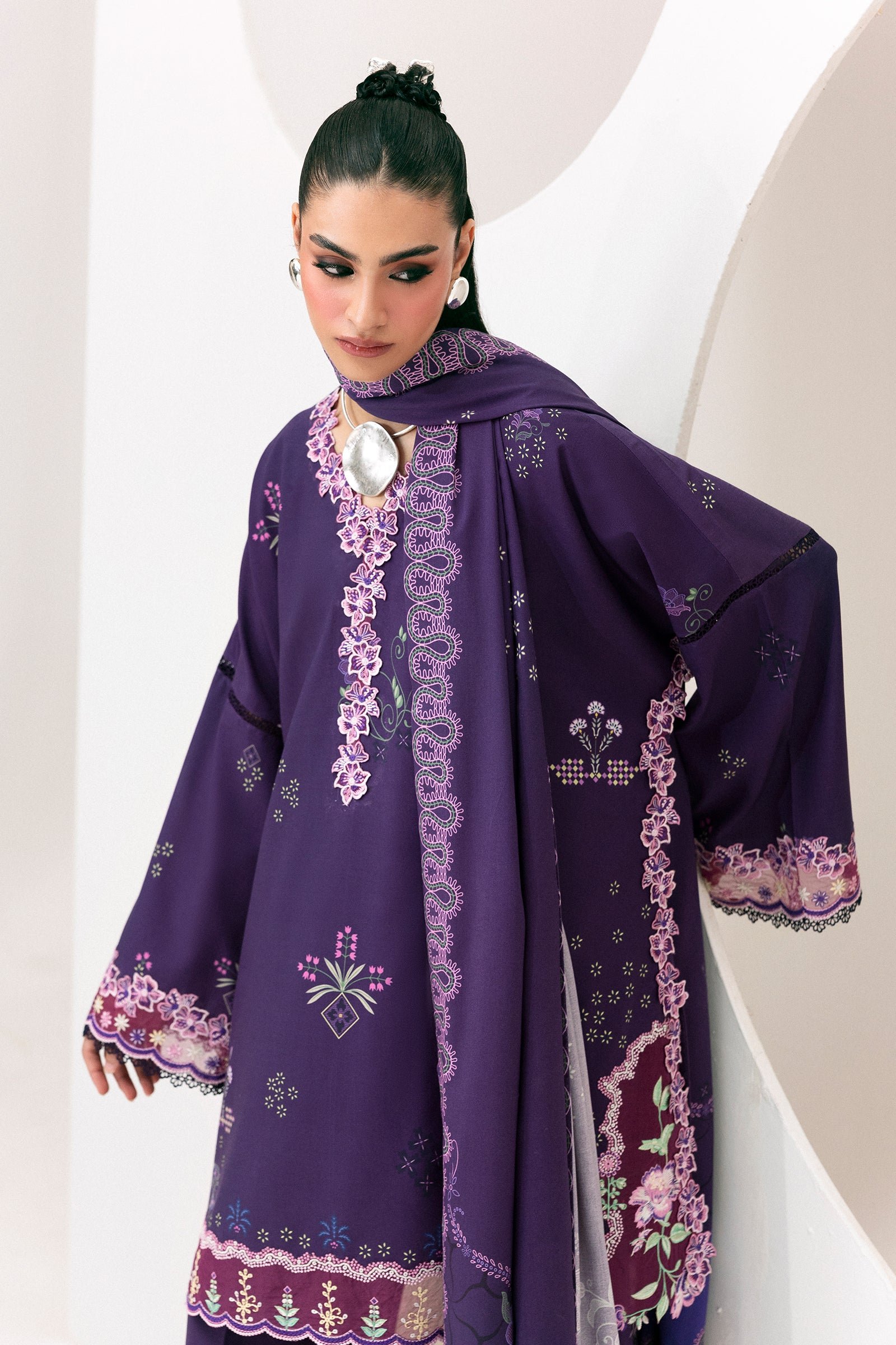 QPW-09 (A) Ramsha - Fabric Detail