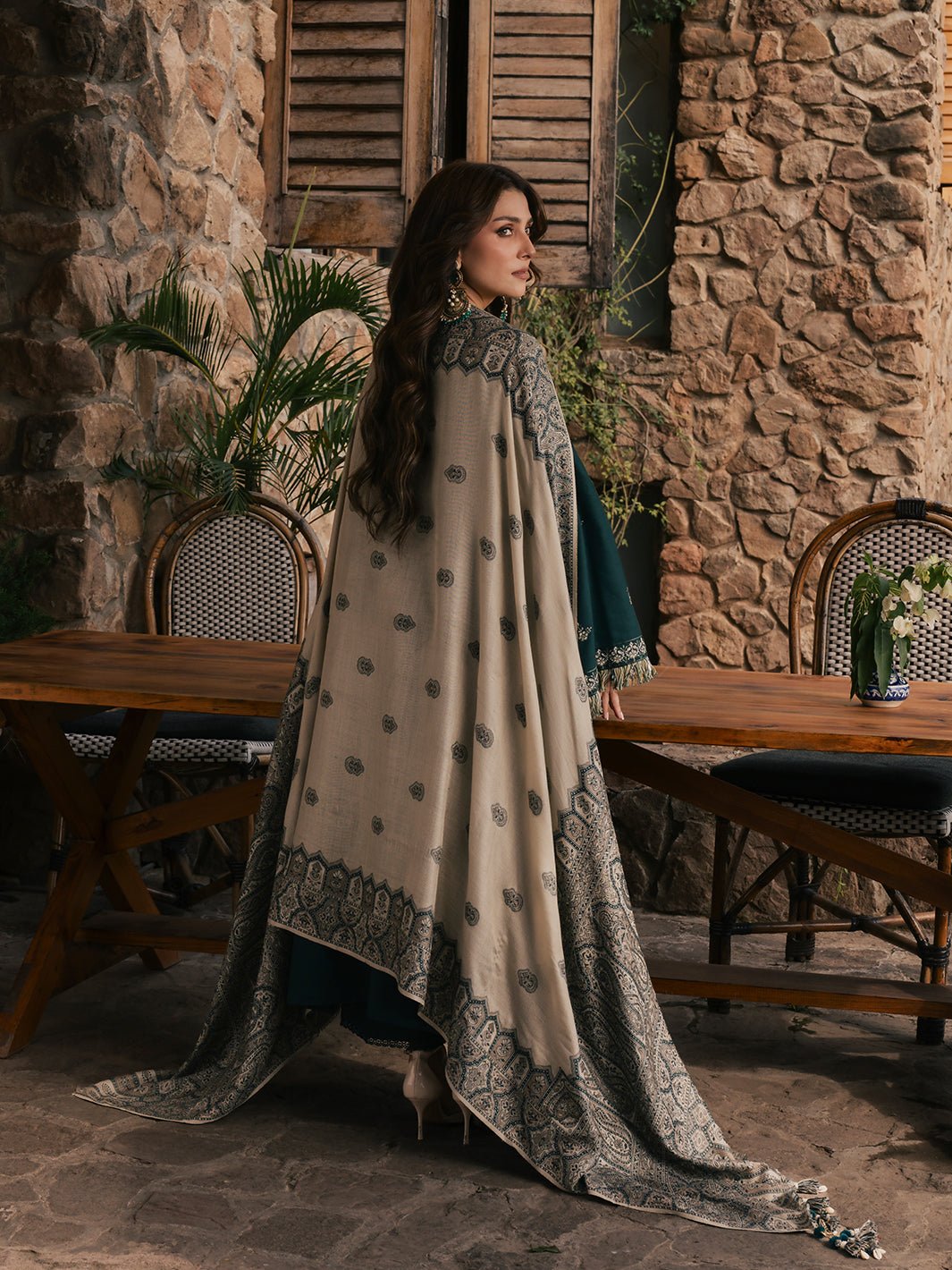 AVEEN - Fabric Detail