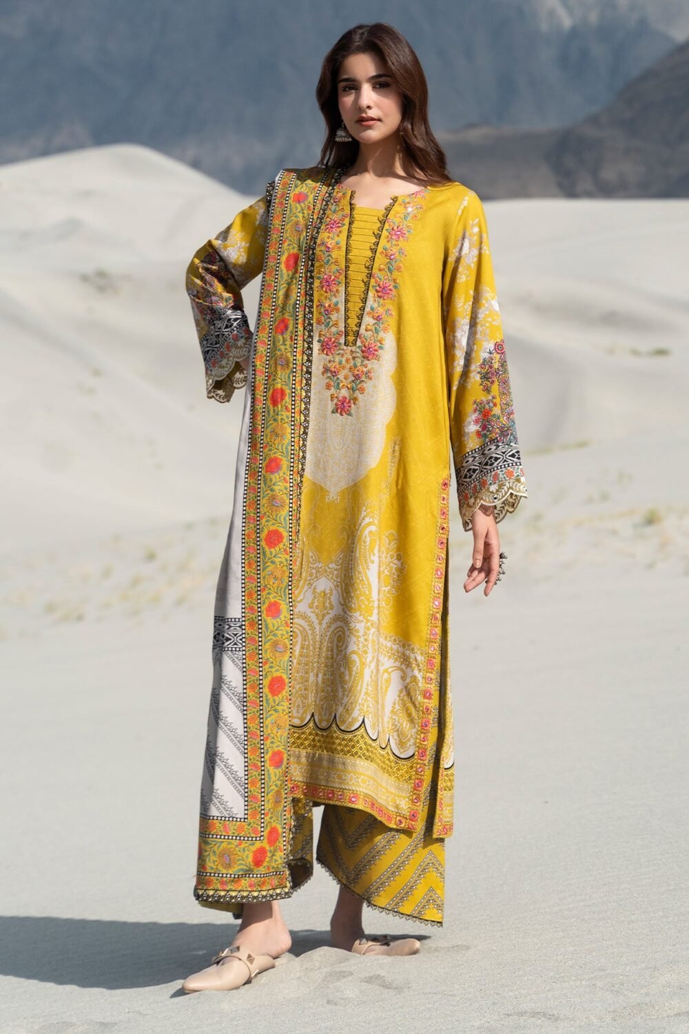 Charizma ANW7-20 embroidered detail
