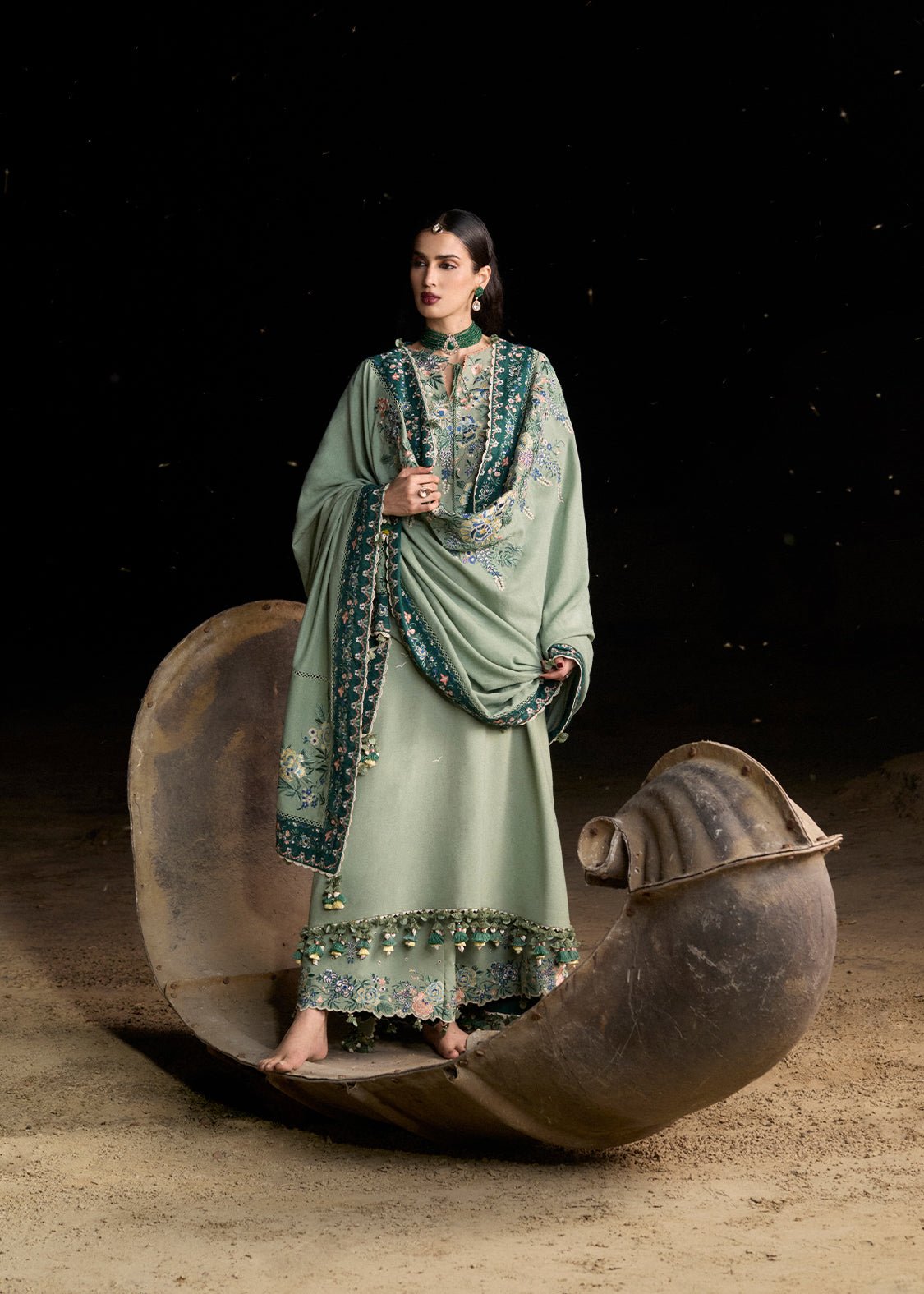 Hussain Rehar Aaira ready to wear suit front view