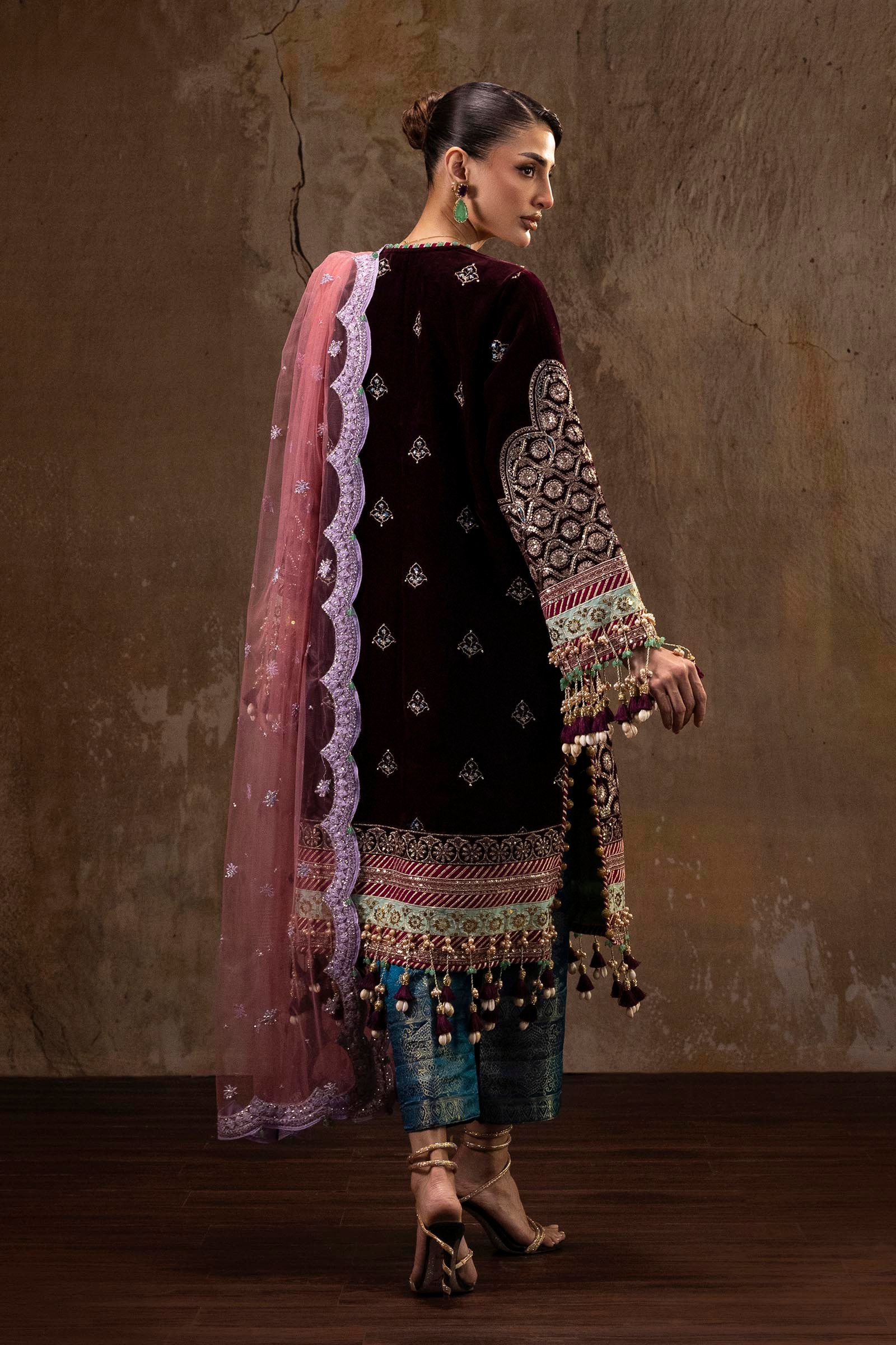 Unstitched Printed 3 Piece Velvet Suit - Fabric Detail