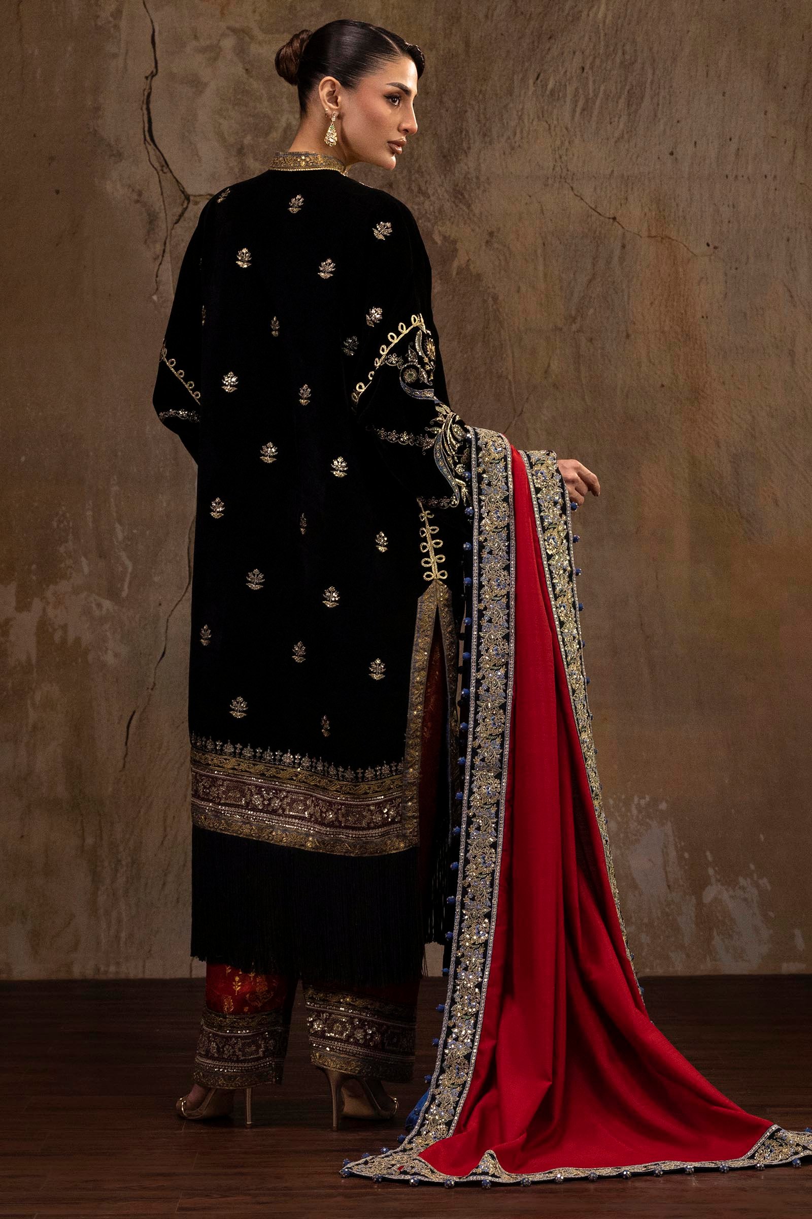 Unstitched Printed 3 Piece Velvet Suit - Fabric Detail