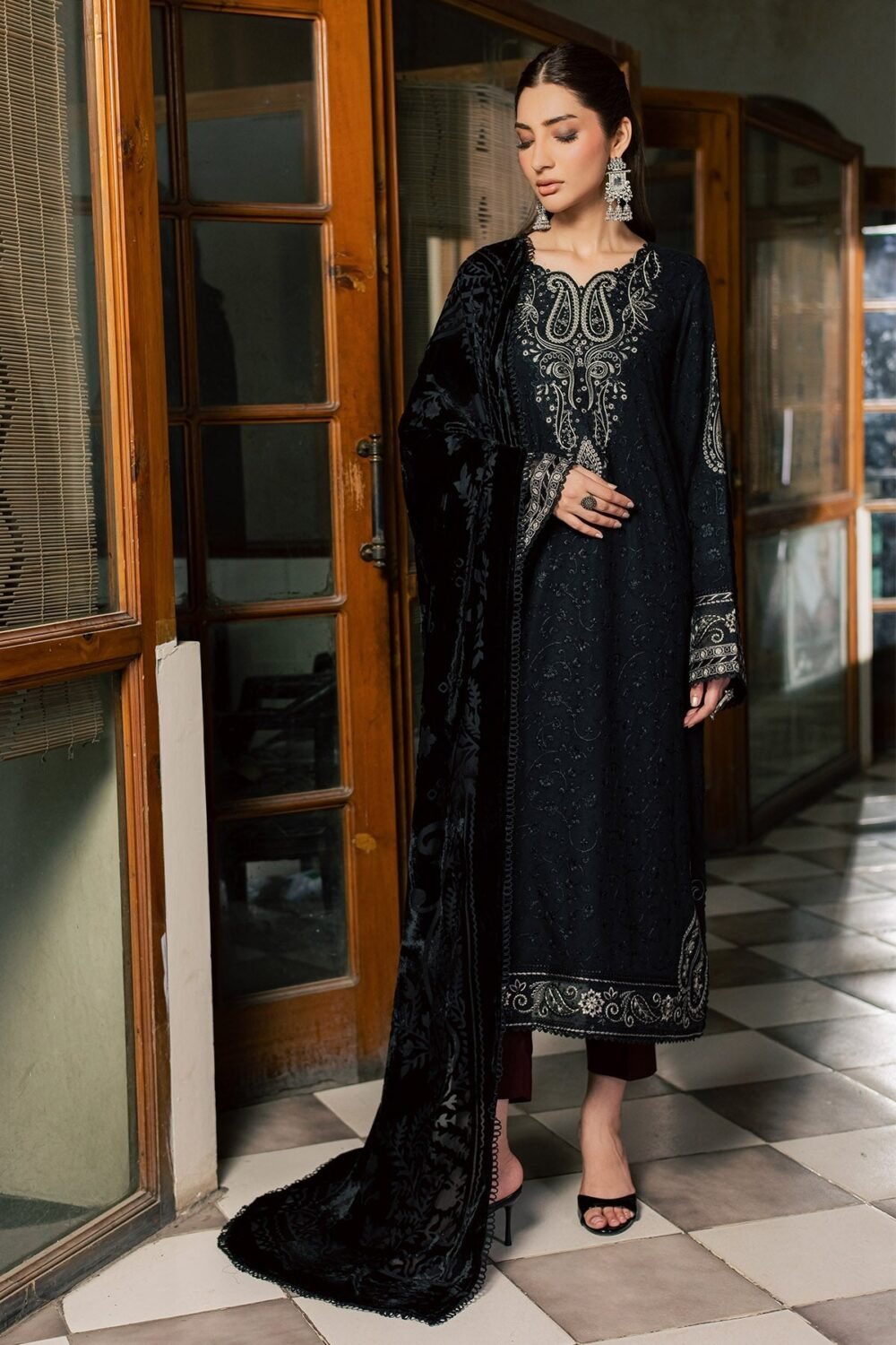 Nureh NE-287 ready to wear suit front view