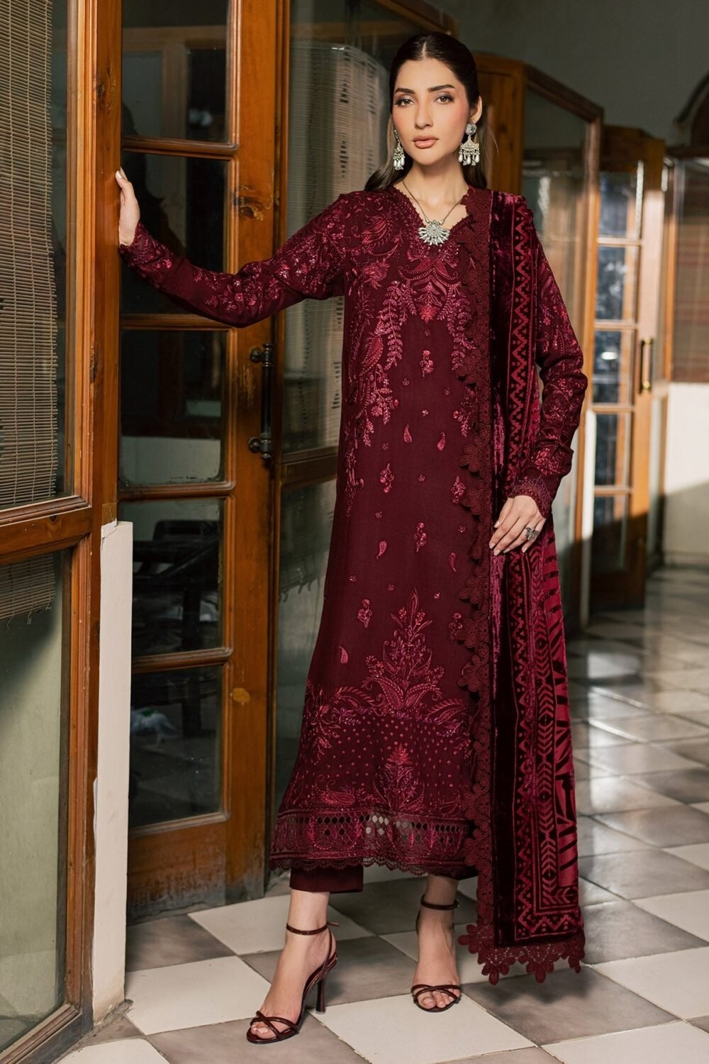 Nureh NE-286 ready to wear suit front view