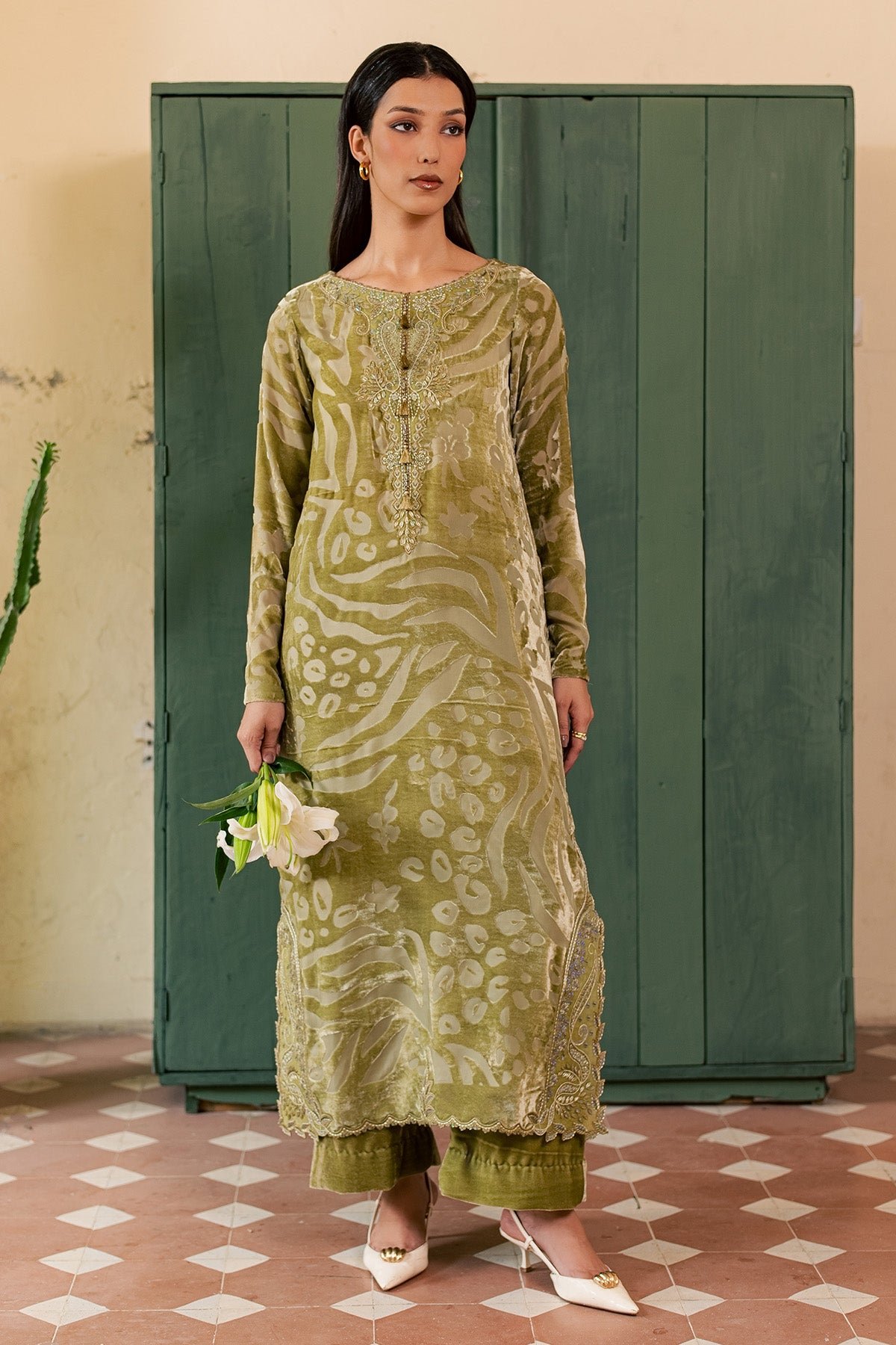 Nureh NU2-229 ready to wear suit front view