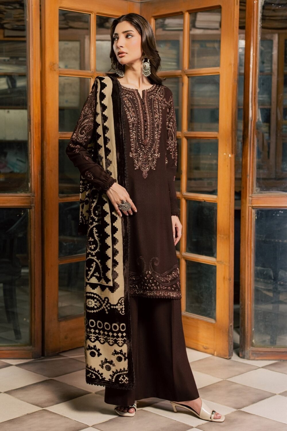 Nureh NE-285 ready to wear suit front view