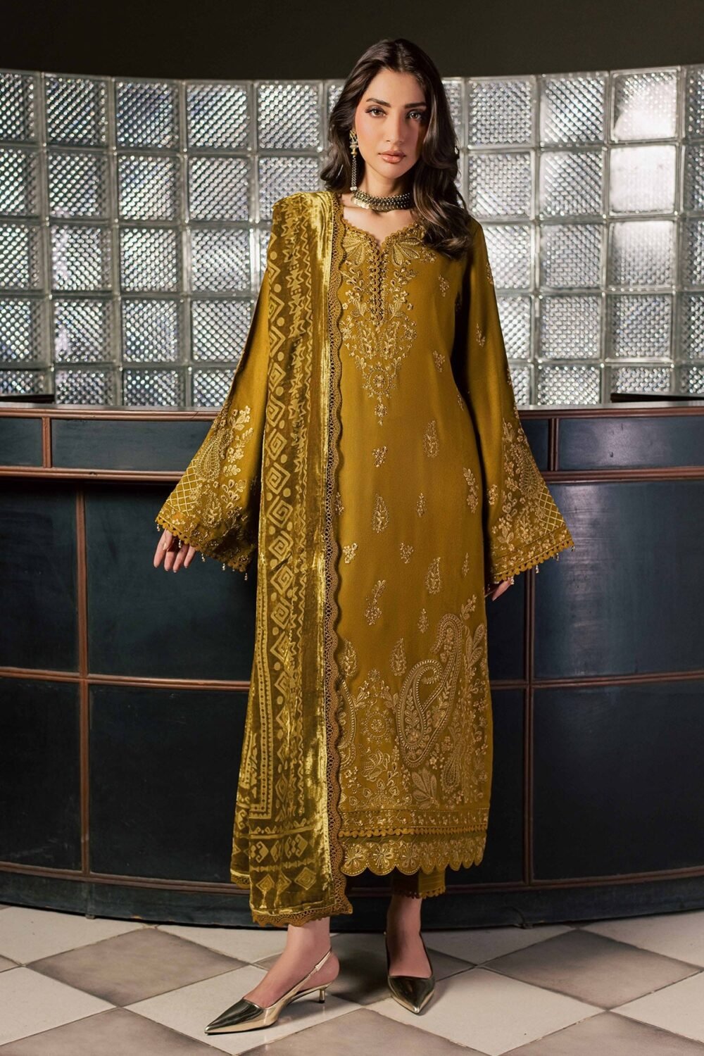 Nureh NE-283 ready to wear suit front view