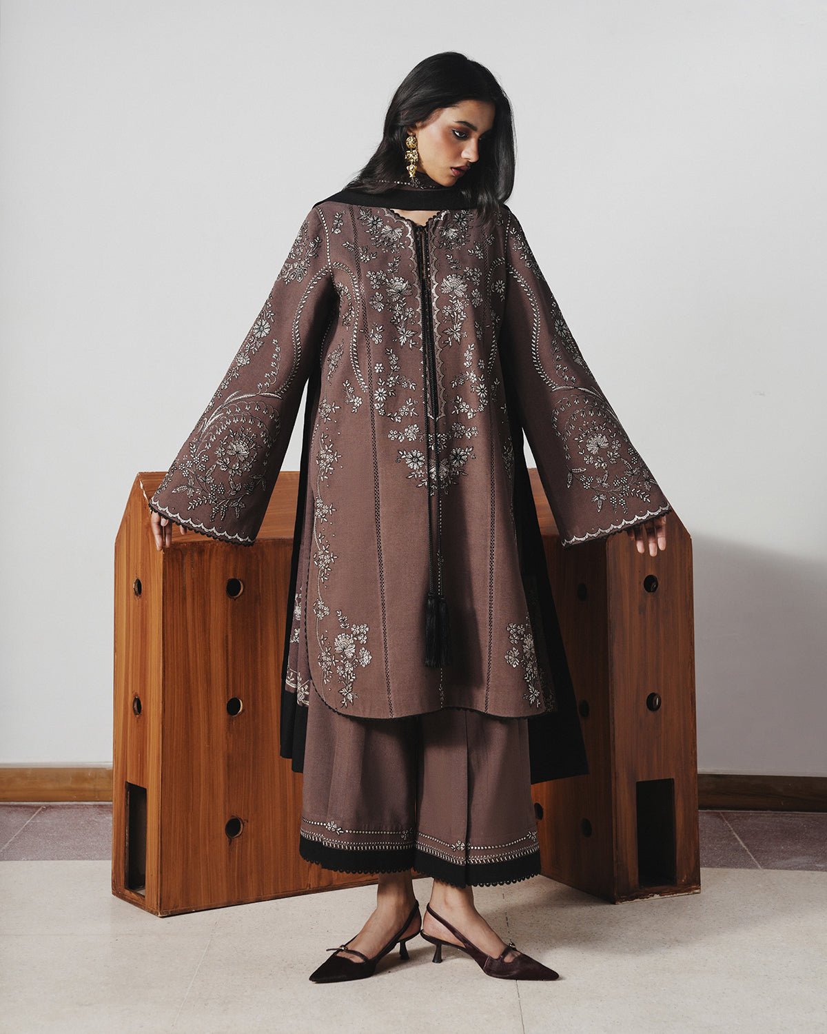 Jugnu Lahore Jabah Embroidered Suit Front View Jugnu Lahore Jabah ready to wear suit front view